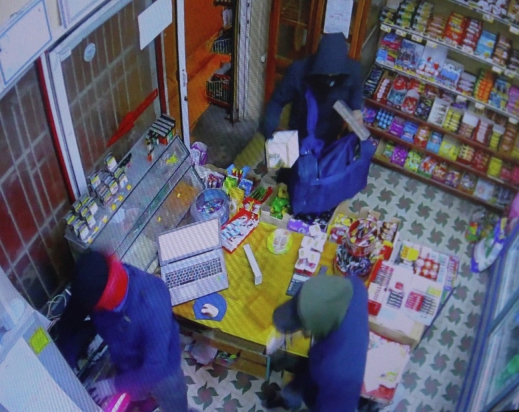 Gasbı "Rüzgarlıktan" Çözen Polis, Zanlıları "Eksik Evrak" Bahanesiyle Yakaladı