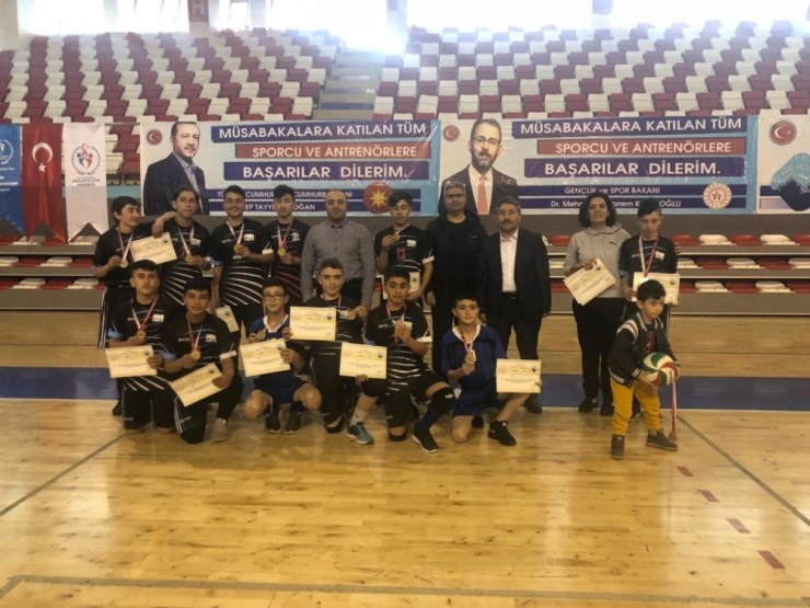 Ağrı’da Yıldızlar Voleybol Grup Müsabakaları Sona Erdi