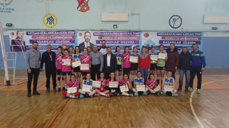 Ağrı’da Yıldızlar Voleybol Grup Müsabakaları Sona Erdi