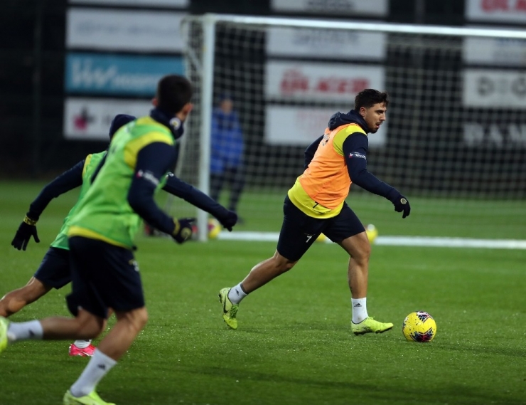 Fenerbahçe Derbi İçin Kampa Girdi