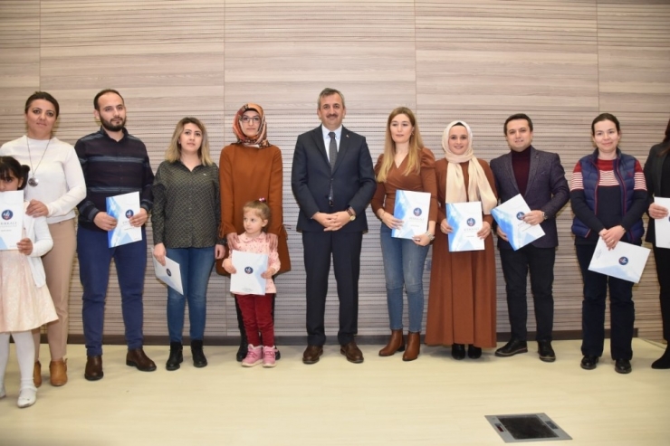 Vali Sezer: "Mesleğe Başladıktan Sonra Körelmemek Gerekir"