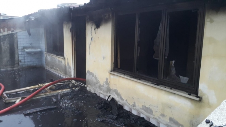 Rize’de Çatı Katında Çıkan Yangın Paniğe Yol Açtı