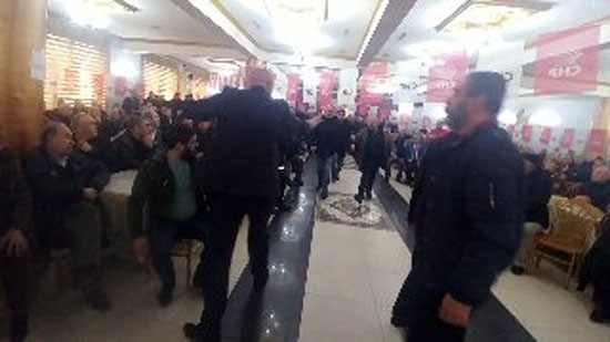 Chp Kongresinde Delege Kadına Danışmadan Sert Tepki: "Otur Lan"