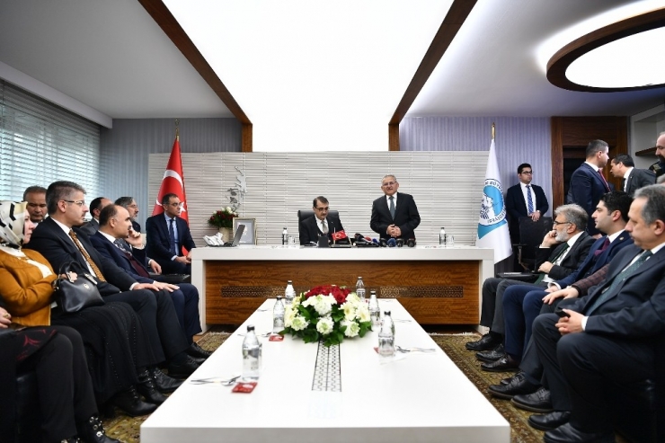 Bakan Dönmez: "Tüm Vatandaşımızı Doğalgaz Kullanabilecek Hale Getirecek İnancımız Var"