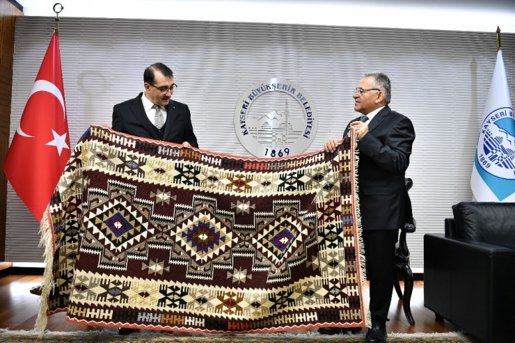 Bakan Dönmez: "Tüm Vatandaşımızı Doğalgaz Kullanabilecek Hale Getirecek İnancımız Var"
