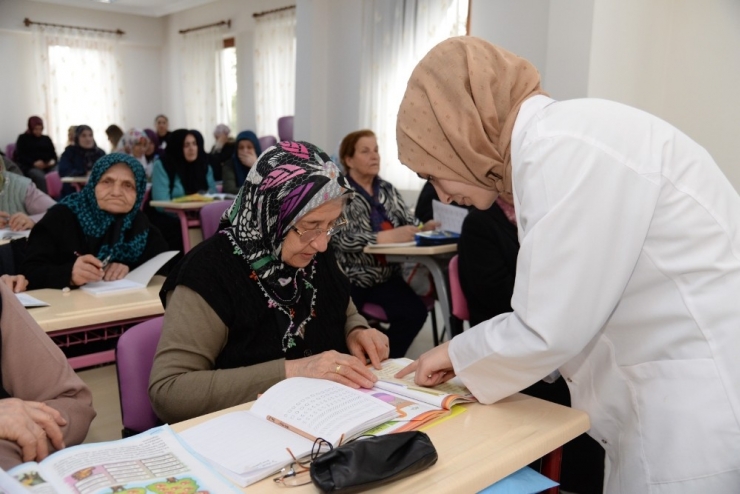 Altındağ’da Tonton Teyzeler Sınıfı