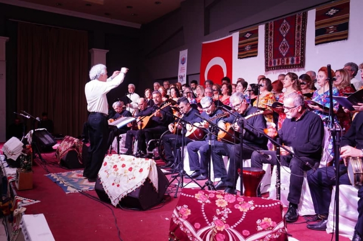 Ayvalık’ta Öğretmenlerden Türk Halk Müziği Ziyafeti