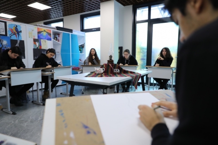 Başakşehir’de Geleceğin Ressamları Yarıştı