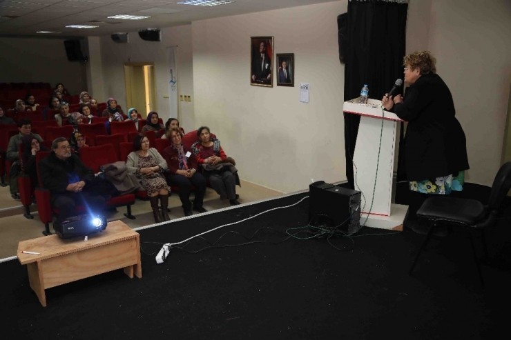 Bayraklı’da Ailelere İletişim Semineri