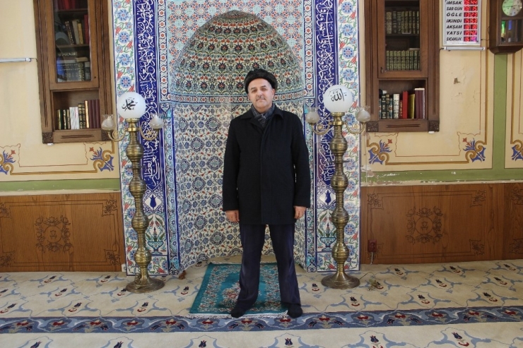 Beyoğlu’nda İmam, Evsizlere Camiyi Açtı