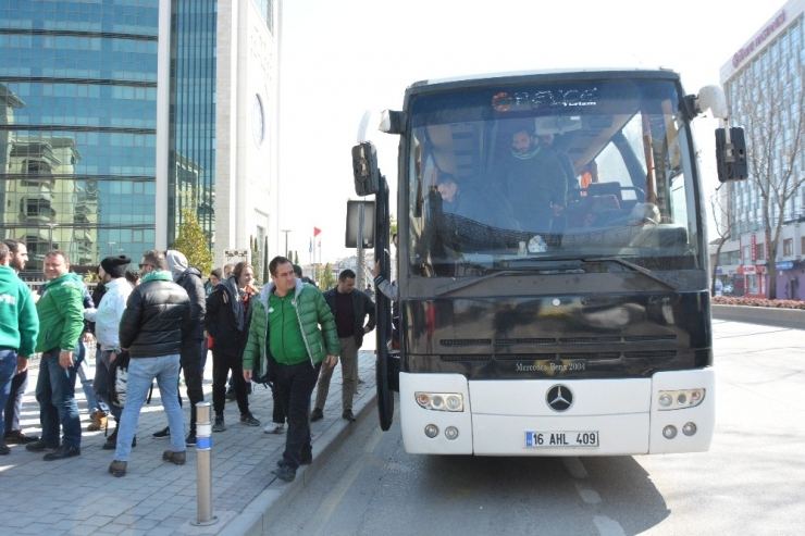 Bursaspor Taraftarları Kaza Yaptıkları Otobüsle Geri Döndü
