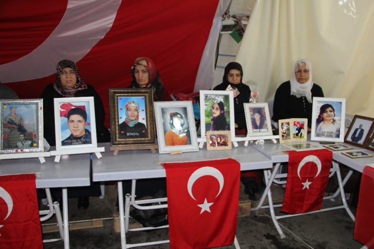 Hdp Önündeki Ailelerin Evlat Nöbeti 174’üncü Gününde