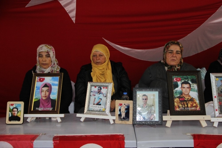 Hdp Önündeki Ailelerin Evlat Nöbeti 174’üncü Gününde