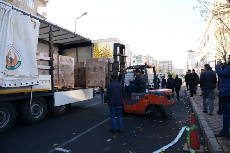 Büyükşehir Belediyesinden 5 Bin Aileye Gıda Yardımı