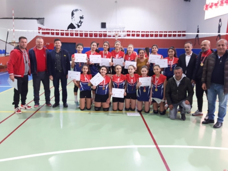 Yıldız Kızlar Voleybol Birinciliği Müsabakaları Sona Erdi