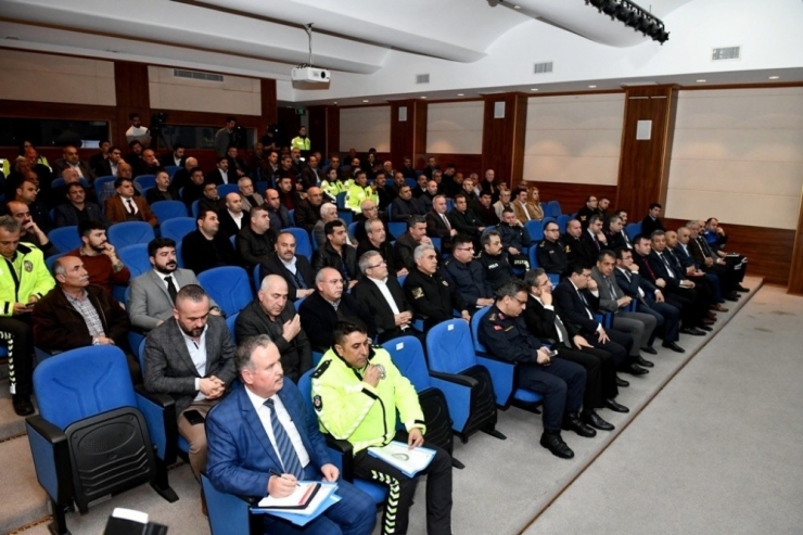 Mersin’de Otobüs Kazalarının Önlenmesine Yönelik Toplantı