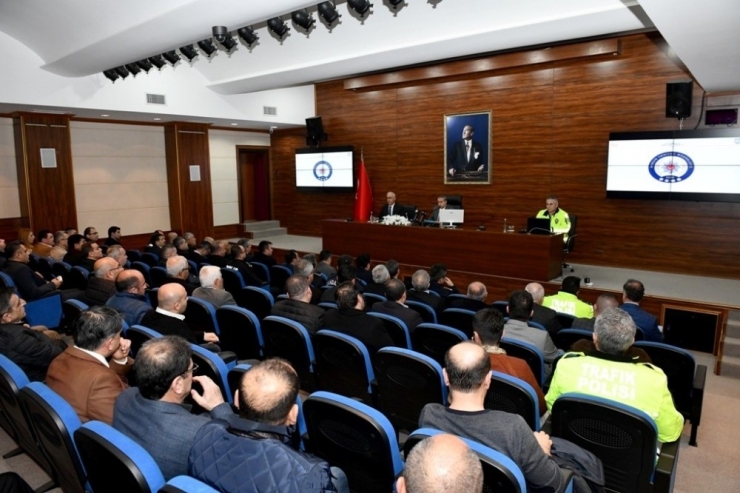 Mersin’de Otobüs Kazalarının Önlenmesine Yönelik Toplantı