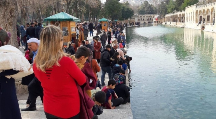 Urfalılar Hafta Sonu Balıklıgöl’e Akın Etti