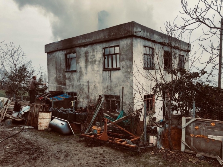 Gerze’de Ev Yangını