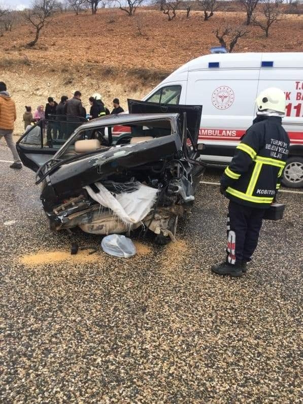 İki Otomobil Çarpıştı: 7 Yaralı