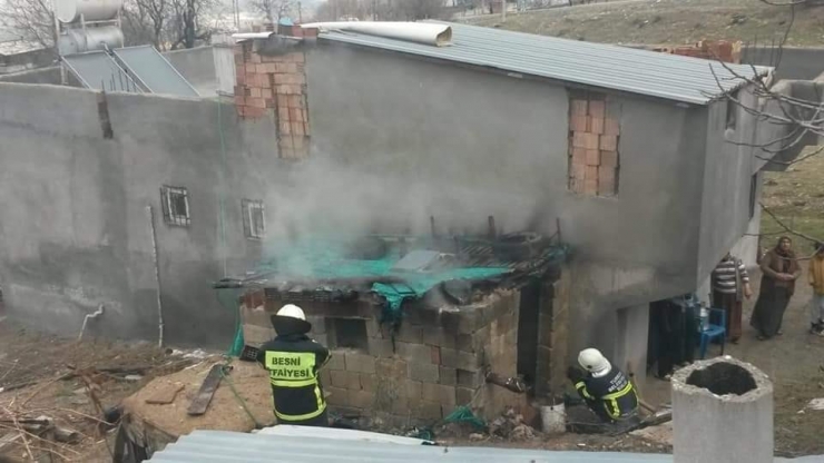 Odunluk Yangını Büyümeden Söndürüldü