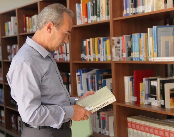 Akademik Çalışmalarda Öncü, Alanında İse Birinci Oldu