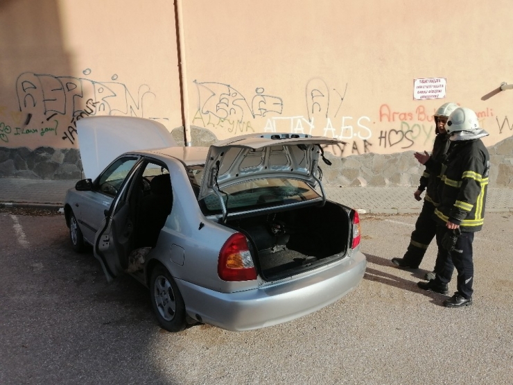 Gaz Kaçağı Olan Otomobil Paniğe Neden Oldu