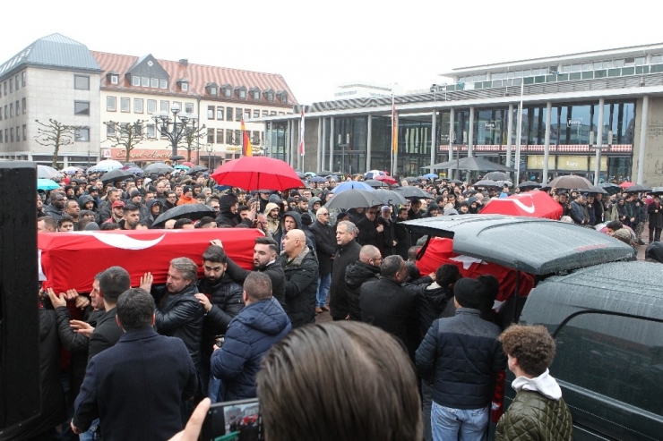 Almanya’da Öldürülen Türk Vatandaşları İçin Cenaze Töreni Düzenlendi