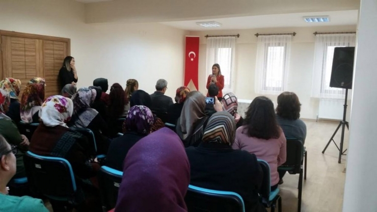 Menopoz Okulu Öğrencileri Sertifikalarını Aldı