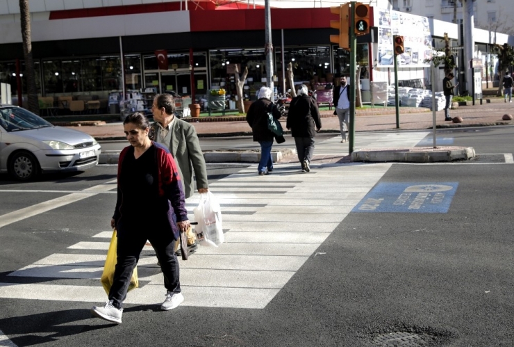 Antalya’da Piyano Tuşlu Yaya Geçidi