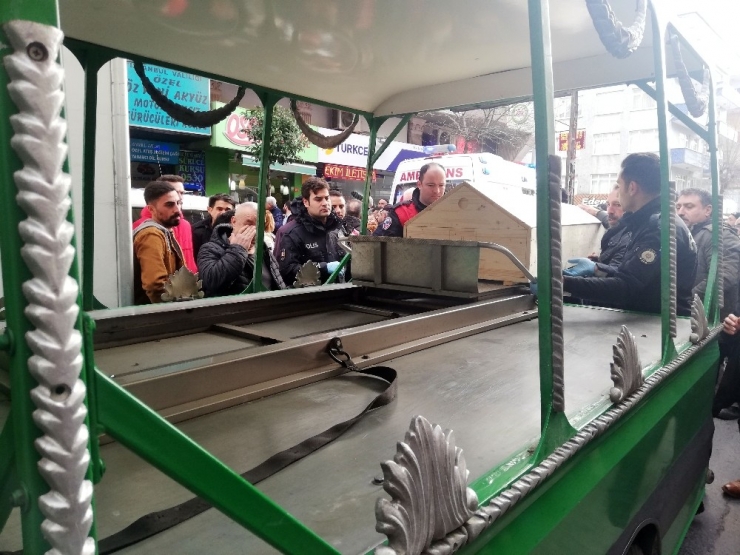 Avcılar’da Sürücü Kursu Sahibi Ofisinde Öldürüldü