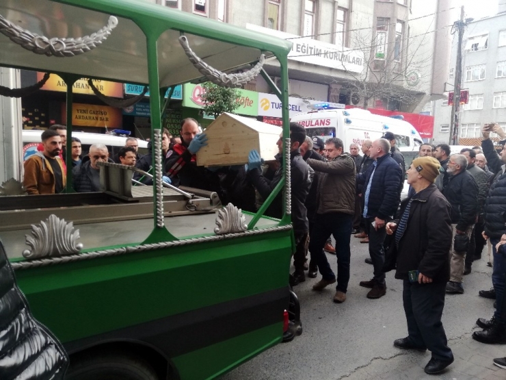 Avcılar’da Sürücü Kursu Sahibi Ofisinde Öldürüldü