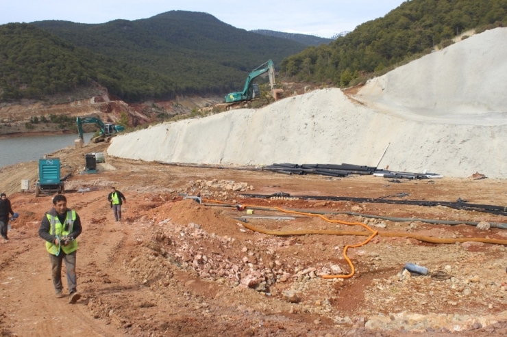 Çatlayan Barajdan Dolayı Boşaltılan Köylerde Hayat Normale Döndü