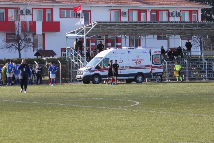 Yeşil Sahada Üzücü Sakatlık, Kafatası Kırıldı