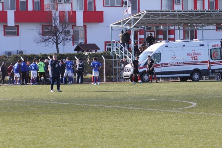 Yeşil Sahada Üzücü Sakatlık, Kafatası Kırıldı