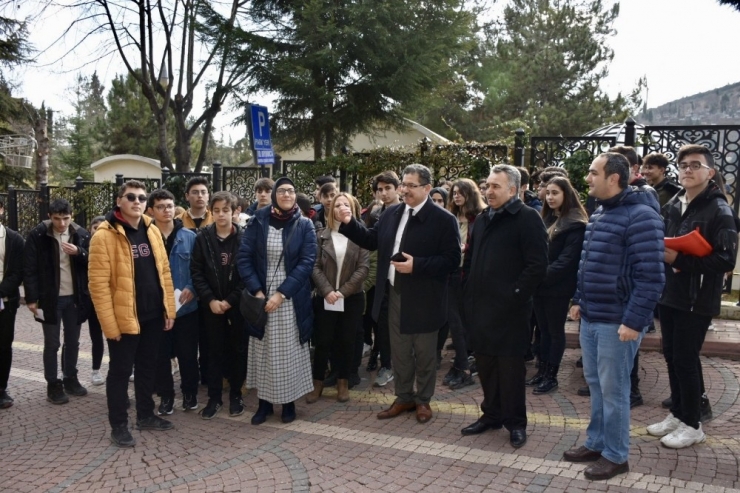 Lise Öğrencileri, Derslerini Tarihin Beşiğinde İşledi