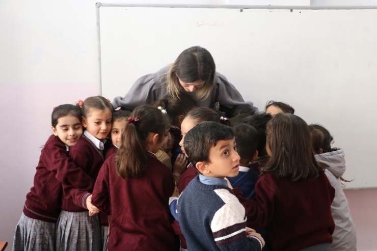 Öğretmeni, Depremde Hayatını Kaybeden Öğrencisi İçin Gözyaşı Döktü