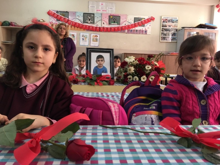 Depremde Hayatını Kaybeden Miraç Ali’nin Arkadaşları İlk Derse Hüzünlü Başladı