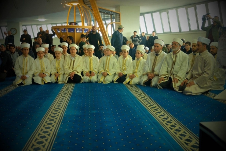 Erzincanlı Hafızlara Düzenlenen Merasimle İcazetleri Verildi