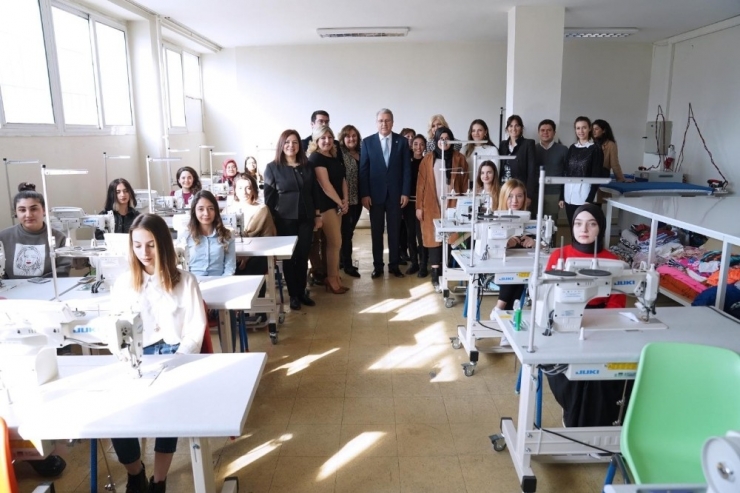 Ege’de Modern Moda Atölye Ve Laboratuvarları Hizmete Açıldı