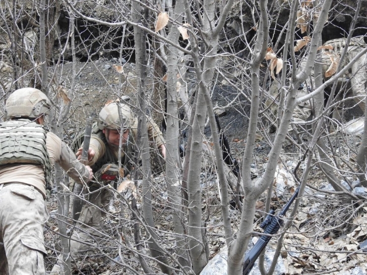 Çukurca’da Silah Ve Mühimmat Ele Geçirildi