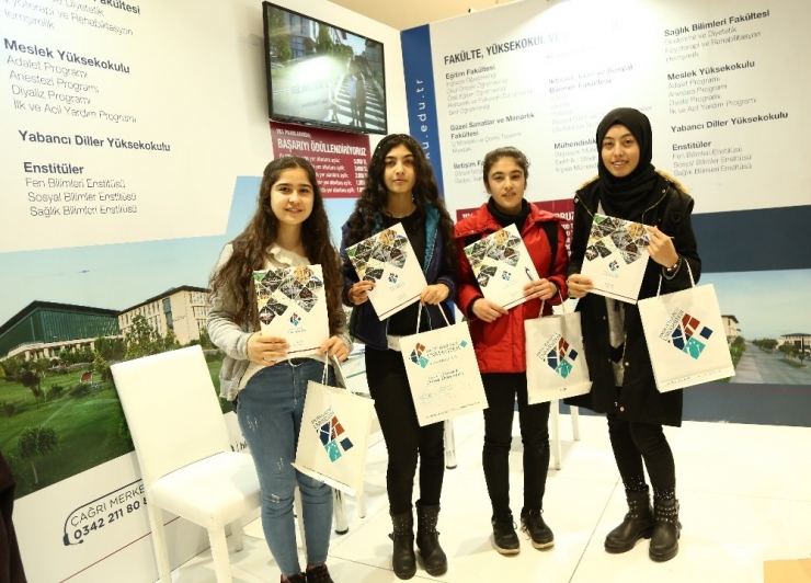 Hkü Üniversite Adaylarıyla Buluşuyor