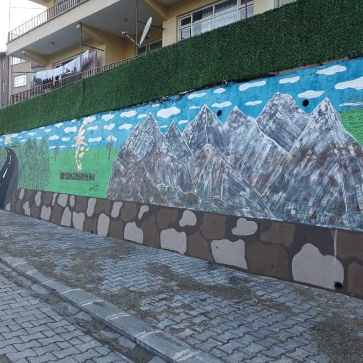 Devrek’te Belediye Sokakları Renklendiriyor