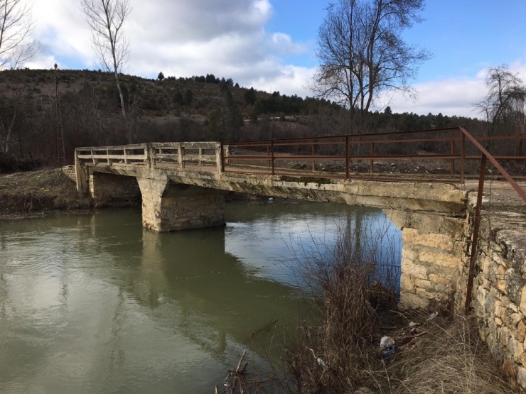 Yıllardır Yapılmayan Köprü Tedirgin Ediyor