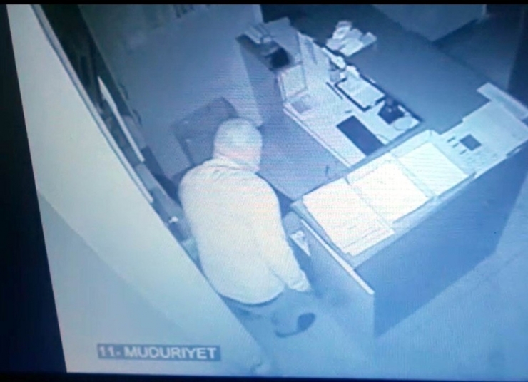 Kar Maskesi Taktı Ama Polisten Kaçamadı