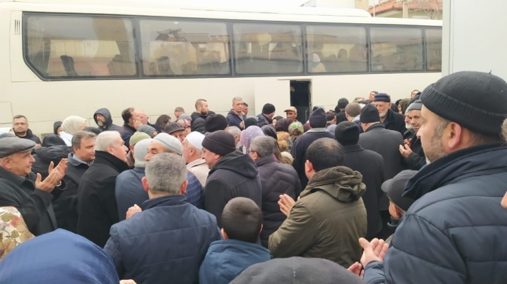 Umre Yolcuları Dua Ve Gözyaşlarıyla Uğurlandı