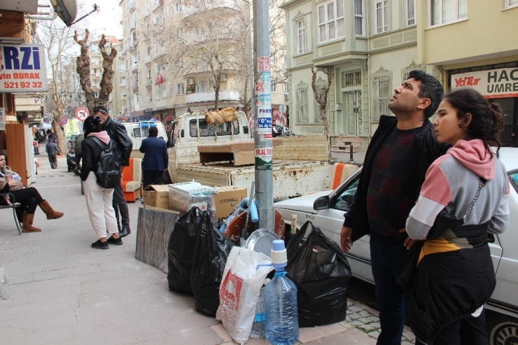 Manisa’da Depremde Zarar Gören 7 Katlı Bina Tahliye Edildi
