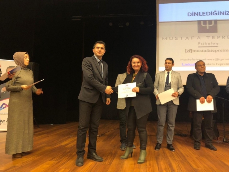 Mersin’de Velilere ’Bilinçi Teknoloji Kullanımı’ Semineri Düzenlendi