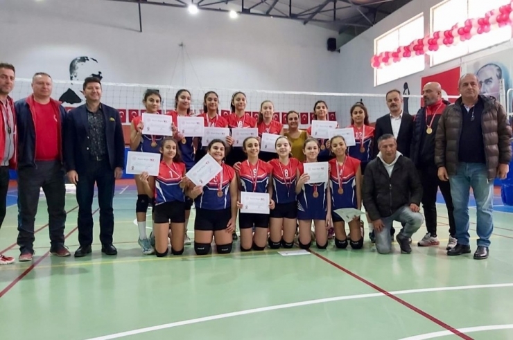 Voleybol Yıldızlar Türkiye Grup Birinciliği Sona Erdi