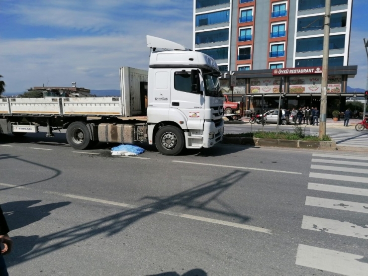 Mersin’de Motosiklet Tırın Altında Kaldı: 1 Ölü